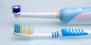 'manual vs electronic toothbrush'